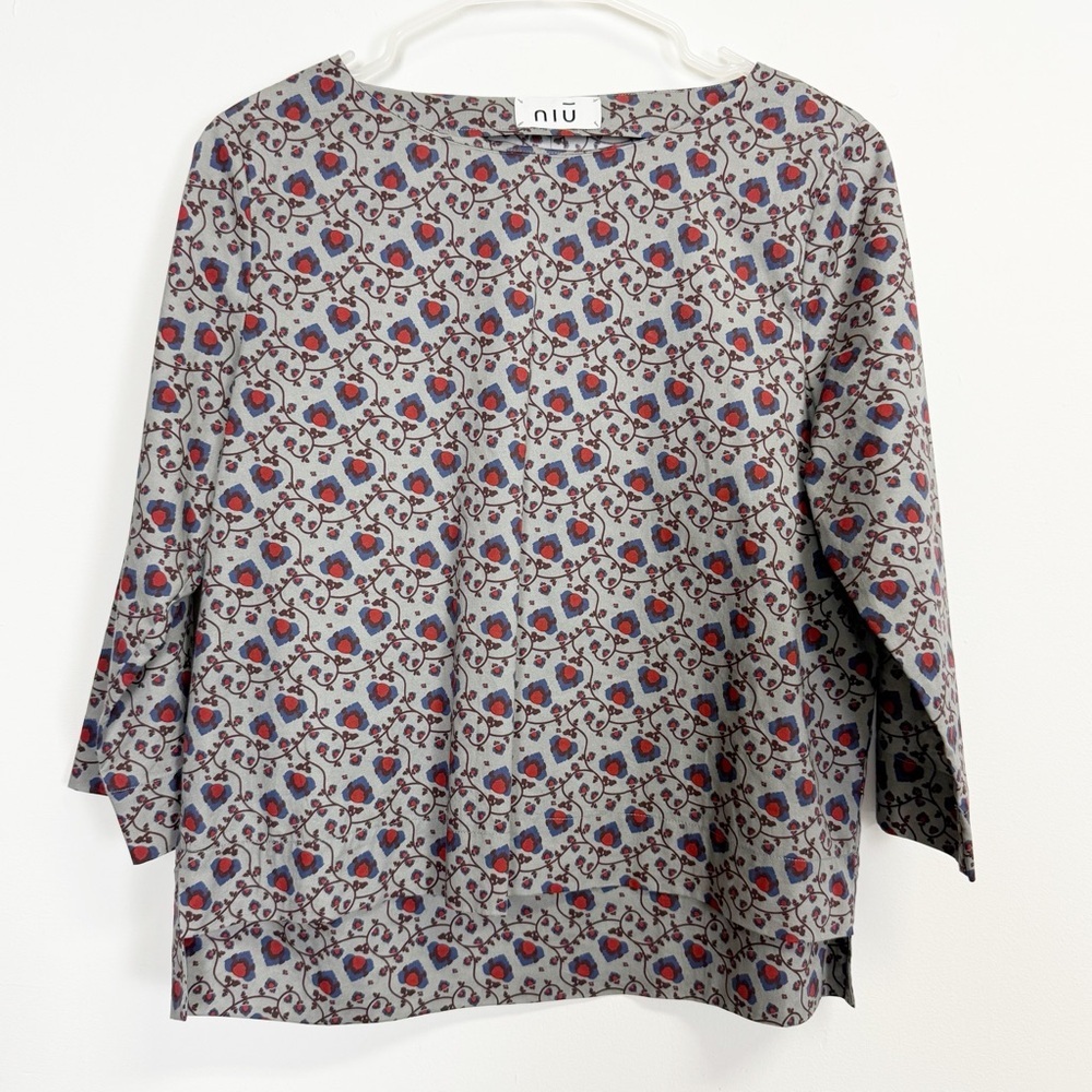 NIU Blouse Womens Small Gray Red Blue Vine Pattern 3/4 Sleeve Round Neck
